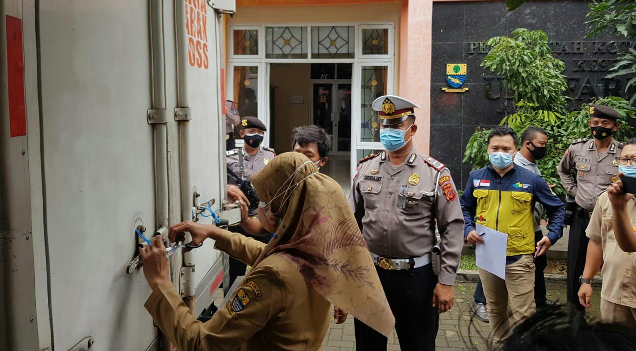 Kasat Lantas Polres Cirebon Kota Polda Jabar Pastikan Pendistribusian Vaksin Covid-19 dari Dinkes Prov Jabar, Aman